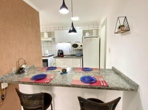 Apto charmoso no Parque dos IPES 2 Quartos casal ArCond WiFi 400M Home Office Garagem em Dourados